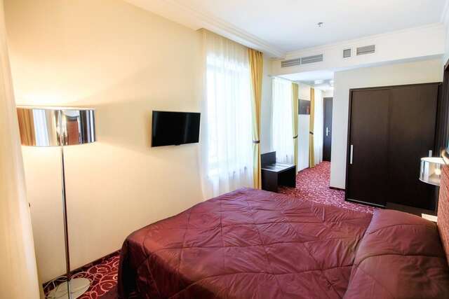 Отель Menorah Hotel Днепр-12