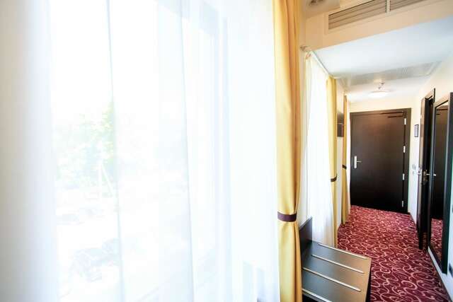 Отель Menorah Hotel Днепр-13